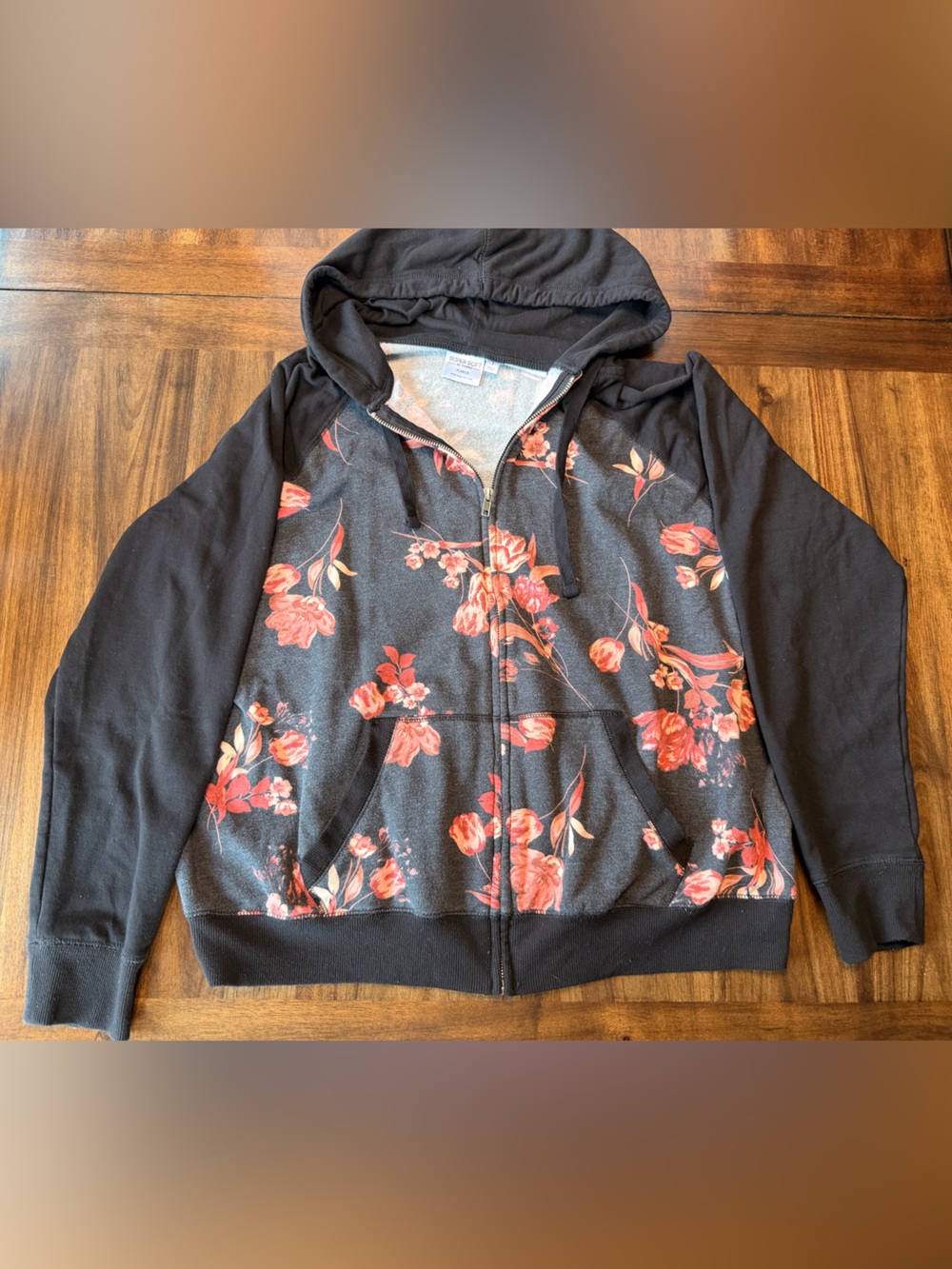 Torrid Floral Zip-Up Hoodie Sweatshirt - Black with Red/Pink/Peach Floral 1X